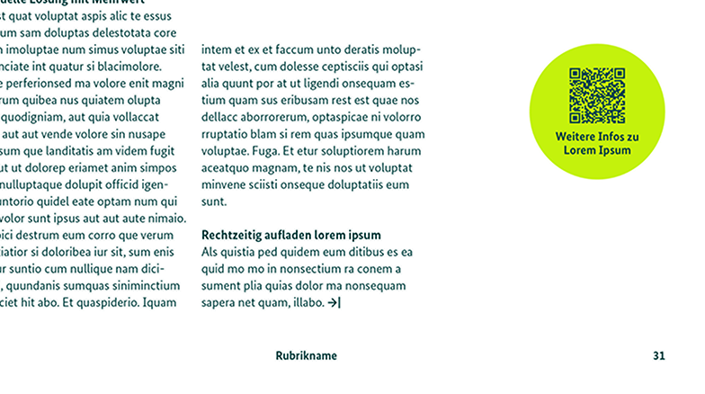 Ausschnitt einer Broschüren-Innenseite mit QR-Code in grünem Störer.