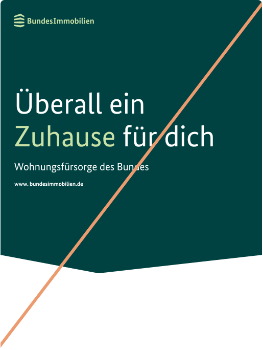 Plakat mit dem Logo, Headline und Text auf dunkelgrüner Winkelfläche und einer weißen, leeren Fläche, durchgestrichen mit einer Linie.